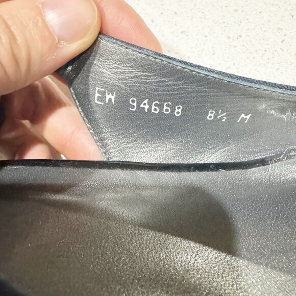 STUART WEITZMAN Black Navy Patent Leather Fabric Buckle Open Toe Pumps Sz 8.5 - Picture 7 of 9